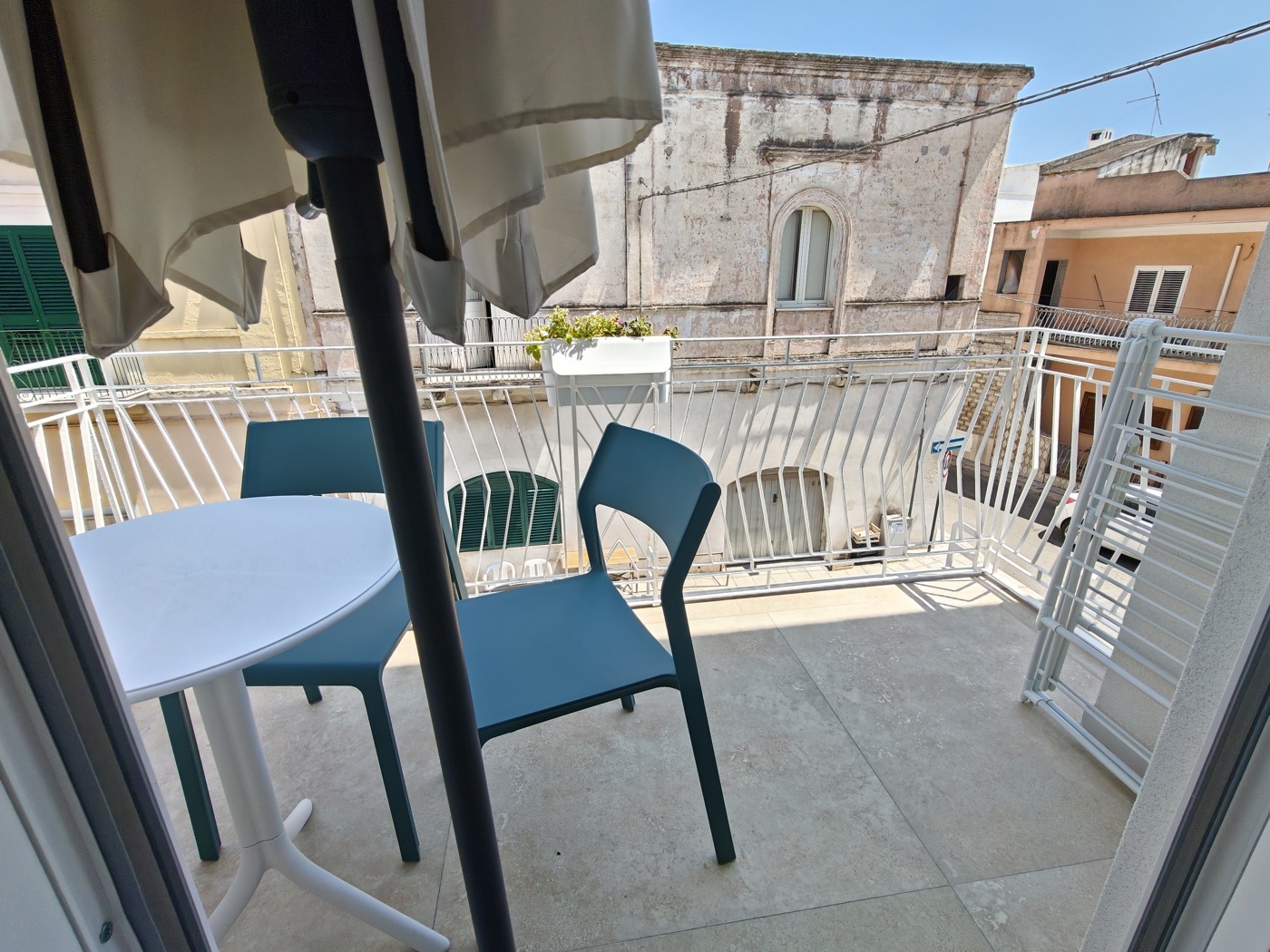 Balcone della Camera Turchese con vista sul borgo